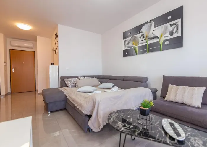 Apartment Nina Makarska